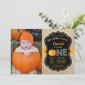 Pumpkin First Birthday Invitation Oranje Burlap Kaart (Staand voorkant)