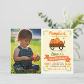 Pumpkin Patch Wagon Herfst Foto Birthday Uitnodigi Kaart (Staand voorkant)