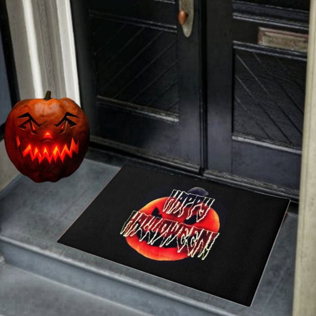 Pumpkin Scare-Wht Deurmat (Give trick or treaters, an appropriately, scary welcome, with this Pumpkin Scare-Wht Door Mat!)