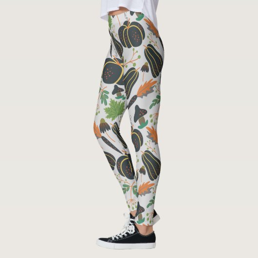 Pumpkin seamless pattern carrot black and white leggings (Links)