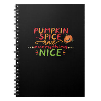 Pumpkin Spice and Everything Leuke slogan Quote Notitieboek