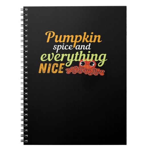 Pumpkin Spice & Everything Leuke Halloween Basic D Notitieboek (Voorkant)