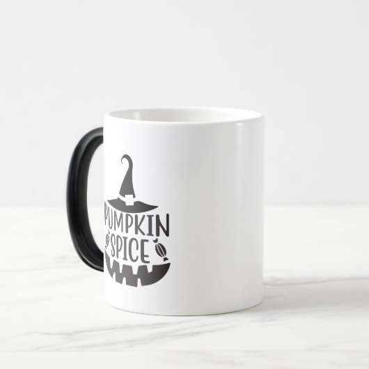 Pumpkin Spice met een Jack-O-Lantern heks Magische Mok (Voorkant links)