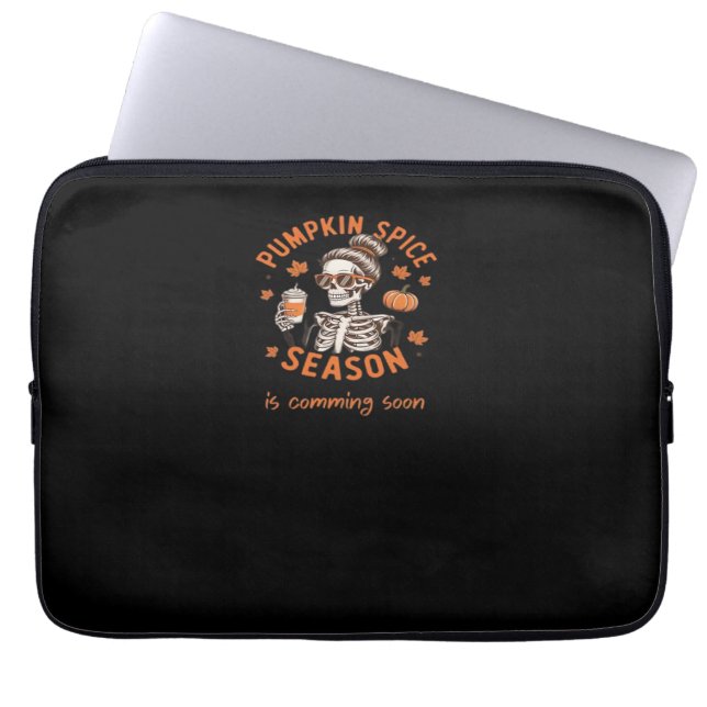 Pumpkin Spice Season komt binnenkort naar Hallowee Laptop Sleeve (Voorkant)