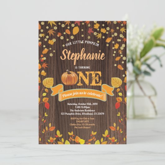 Pumpkin uitnodiging voor de eerste verjaardag. Rus (Staand voorkant)