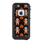 Pumpkins and Skeleton Gingerbread Halloween Design LifeProof iPhone Hoesje (Achterkant)