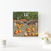 Pumpkins, Corn en Hay Autumn Fotografie Vierkante Klok (Huis)