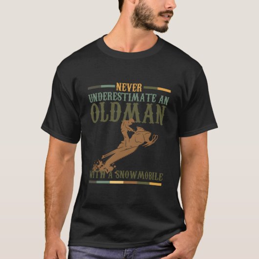 Pun Never Underestimate An Old With A Snowmobile T-shirt (Voorkant)