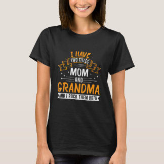 Pun twee Titels: mama en oma en ik gooien ze in de T-shirt
