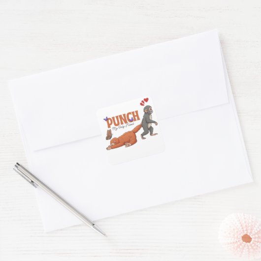 ‏Punch‑kun & Plush Monkey – Kawaii for Kids Vierkante Sticker (Envelop)