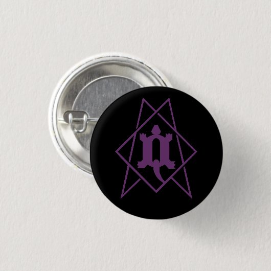 Punch Line Qmay Kai Simple Logo Pin Ronde Button 3,2 Cm (Voorkant /achterkant)