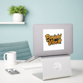 Punjabi Vibe – Desi Swag Sticker (Laptop op bureau)
