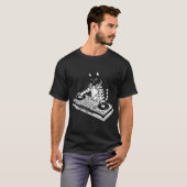Punkkat speelt op DJ-draaitafel T-shirt (Voorkant volledig)