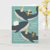 Punny Whale Vier Grote Verjaardag Wenskaart Kaart (Gele Bloem)