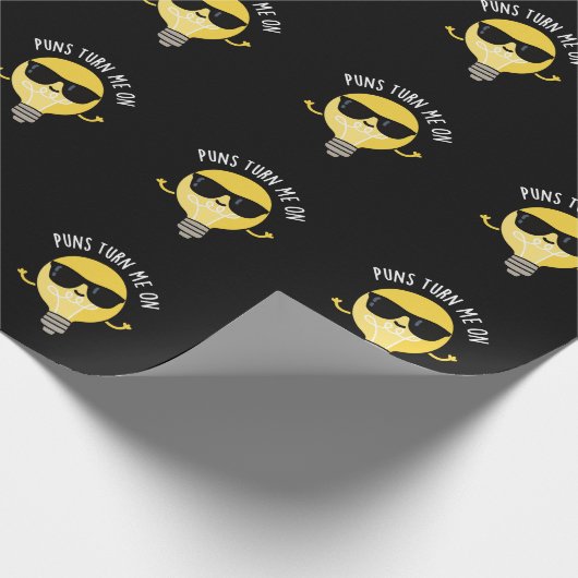 Puns zet me op Funny Light Bulb Pun Dark BG Cadeaupapier (Hoek)