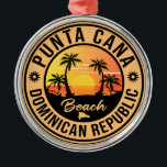 Punta Cana Dominican Beach  Retro Metalen Ornament<br><div class="desc">Punta Cana Dominican Republic ontwerpt in Vintage Travel-stijl met een palmboom op het strand met oceaan en lucht.</div>