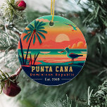 Punta Cana DR Retro Sunset Souvenirs jaren 60 Keramisch Ornament<br><div class="desc">Punta Cana Dominicaanse Republiek Tropische Retro Zonsondergang ontwerp. Geniet van de nostalgie van Punta Cana met ons souvenir, speciaal ontworpen voor vakantiegangers aan zee. Dit ontwerp doet denken aan een vervlogen tijdperk en omhult de rust en schoonheid van de baai, en dient als een heerlijke herinnering aan je stranduitje. U...</div>