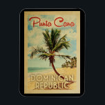 Punta Cana Magnet Dominicaanse Republiek  Magneet<br><div class="desc">Punta Cana Dominican Republic ontwerpt in Vintage Travel-stijl met een palmboom op het strand met oceaan en lucht.</div>