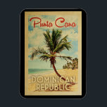 Punta Cana Magnet Dominicaanse Republiek  Magneet<br><div class="desc">Punta Cana Dominican Republic ontwerpt in Vintage Travel-stijl met een palmboom op het strand met oceaan en lucht.</div>