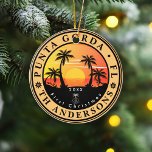 Punta Gorda Beach Florida Palm Trees Vintage 80s Keramisch Ornament<br><div class="desc">Punta Gorda Beach Florida Vintage 60s Souvenirs. Punta Gorda Beach Florida - Retro Tropical Palm Tree 60s Souvenirs ontwerp maakt een geweldig kerst- of verjaardagscadeau voor fans van Punta Gorda Beach. Het retro zomerse vibe ontwerp is een perfect cadeau voor reisliefhebbers en tropische bestemmingsfans. - U kunt de sjabloon personaliseren...</div>