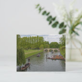 Punting op het Briefkaart van de rivierdam (Staand voorkant)