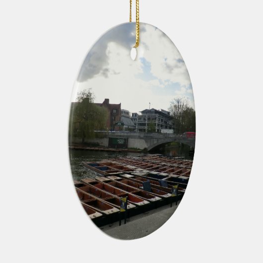 Punts on the River Cam in Cambridge Keramisch Ornament (Rechts)