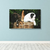Puppies in mandje canvas afdruk (Insitu (Houten vloer))