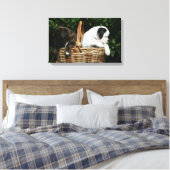 Puppies in mandje canvas afdruk (Insitu (Slaapkamer))