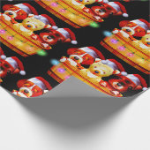 Puppies met kersttaart op een emmer cadeaupapier (Hoek)