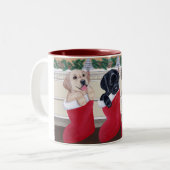 Puppies voor kerstschildering met labrador Retriev Tweekleurige Koffiemok (Voorkant links)