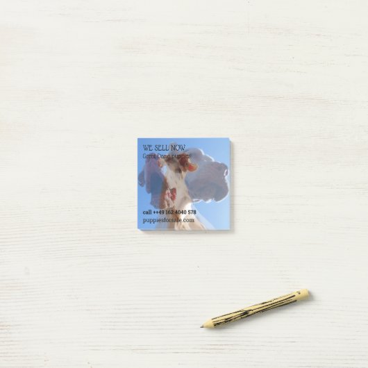Puppy die gepost nota's verkoopt post-it® notes (Op bureau)