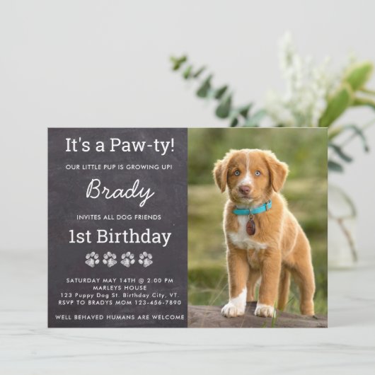 Puppy Dog Birthday Party Custom Photo Chalkboard Kaart (Staand voorkant)