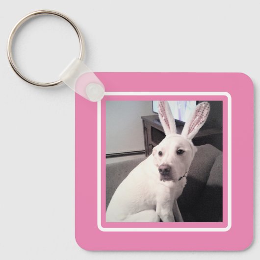 Puppy dog met paasmaaltijd roze sleutelhanger (Voorkant)