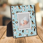 Puppy Dog Pattern Frameless Family Foto Easel Fotoplaat<br><div class="desc">Gemaakt om dimensionaal te kijken, een schattig puppy dog patroon op een blauwe achtergrond creëer een leuk lijst voor onze favoriete foto op dit tafelblad met een ingebouwde ezel. Het afbeelding wordt direct op het hardboard geplaatst voor een verbluffend scherp afbeelding met een gemakkelijk schoon veegdoppervlak. Geweldig als geschenk of...</div>