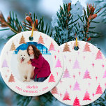 Puppy Dogs Eerste Kerstmis Aangepaste foto Roze Keramisch Ornament<br><div class="desc">Pas deze kerstversiering aan om het eerste kerstfeest van je hond te vieren. De sjabloon wordt opstelling voor u om uw favoriete foto van uw huisdier, een naam en het jaar toe te voegen. Je foto is gemaakt van roze en gouden kerstbomen en sterren, op een sneeuwwitte achtergrond. De achterkant...</div>