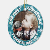 Puppy en baby's 1e kerstfoto blauwe sneeuw keramisch ornament (Links)