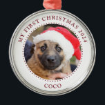 Puppy Hond Foto Kerst Ornament<br><div class="desc">Elegant 'Mijn eerste kerst' ornament met de foto, naam en het jaar van je nieuwe puppy. Elegante rood gevormde tekst. Upload eenvoudig uw foto. Creëer een close in foto van het gezicht van je pup. Vervang deze voorbeeldfoto door uw eigen schattige foto. Klik op aanpassen als u de foto wilt...</div>