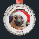 Puppy Hond Foto Kerst Ornament<br><div class="desc">Elegant 'Mijn eerste kerst' ornament met de foto, naam en het jaar van je nieuwe puppy. Elegante rood gevormde tekst. Upload eenvoudig uw foto. Creëer een close in foto van het gezicht van je pup. Vervang deze voorbeeldfoto door uw eigen schattige foto. Klik op aanpassen als u de foto wilt...</div>