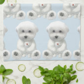 Puppy Hugging Zijn Speelgoed Theedoek (Gevouwen)