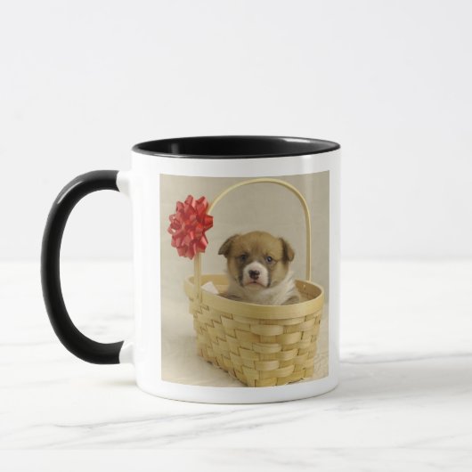 Puppy in een mandje mok (Links)