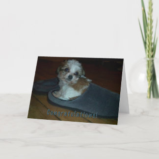 Puppy in slipper, gefeliciteerd puppy adoptie. kaart