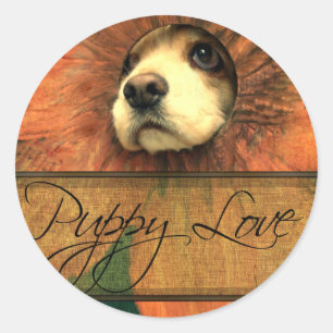 Puppy Love die door een hek kijkt Ronde Sticker