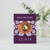 Puppy Love Peking Out of a Flower Aankondigingskaart (Staand voorkant)