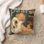 Puppy neemt een bad  Antiek Kussen (Deken)