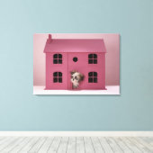 Puppy peering uit het huis van de pop canvas afdruk (Insitu (Houten vloer))
