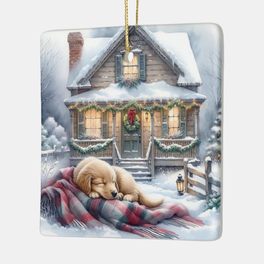 Puppy slaapt op feestelijke veranda Kerstmis Keramisch Ornament (Links)