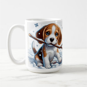 Puppy speelt in de sneeuw met een stok in de winte koffiemok