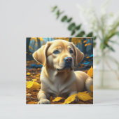 Puppy speelt in herfstbladeren (Staand voorkant)