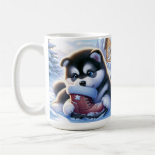 Puppy speelt met een besneeuwde winterlaars koffiemok