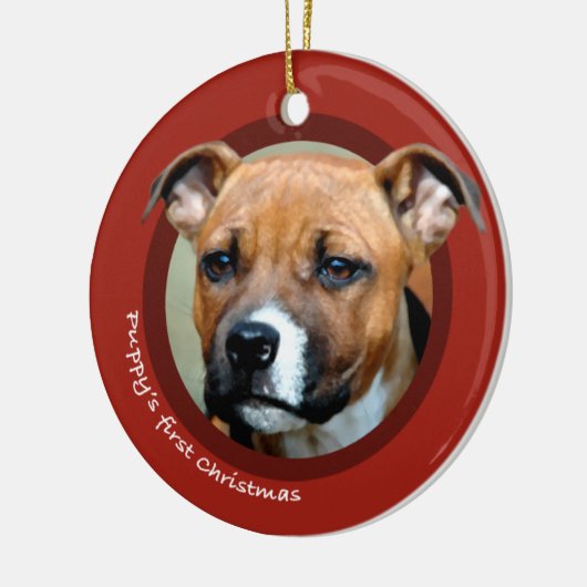 Puppy's eerste kerstfeest (Amerikaans Staffordshir Keramisch Ornament (Links)